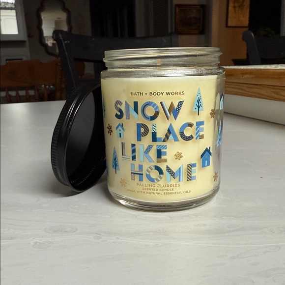 Bath & Body Works Snow Place Like Home Candle - Blue and Gold - Picture 1 of 2